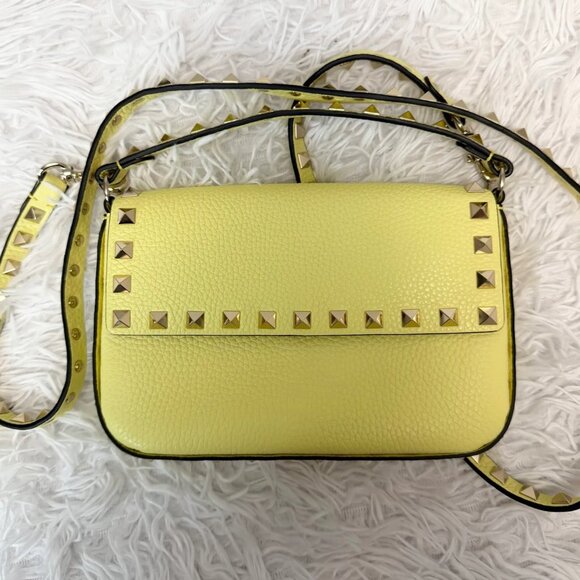 Valentino Garavani Rockstud pouch in grainy calfskin leather yellow - Picture 1 of 11